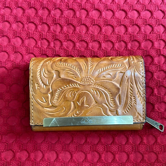Patricia Bash Wallet - Picture 1 of 5